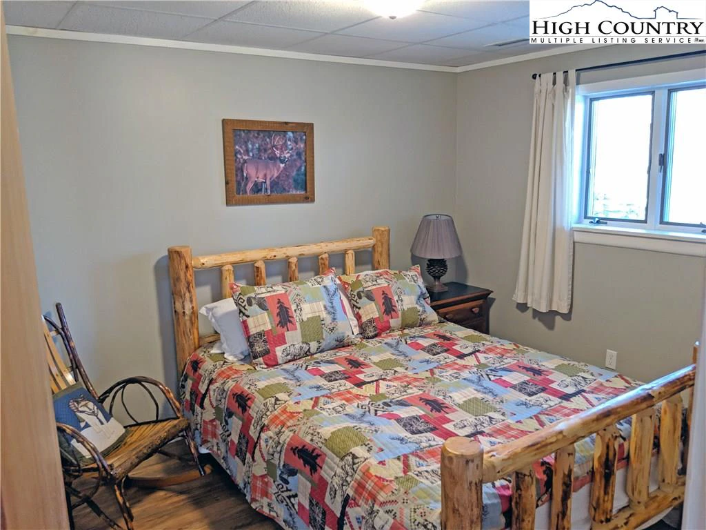Image number 7 for the current listing