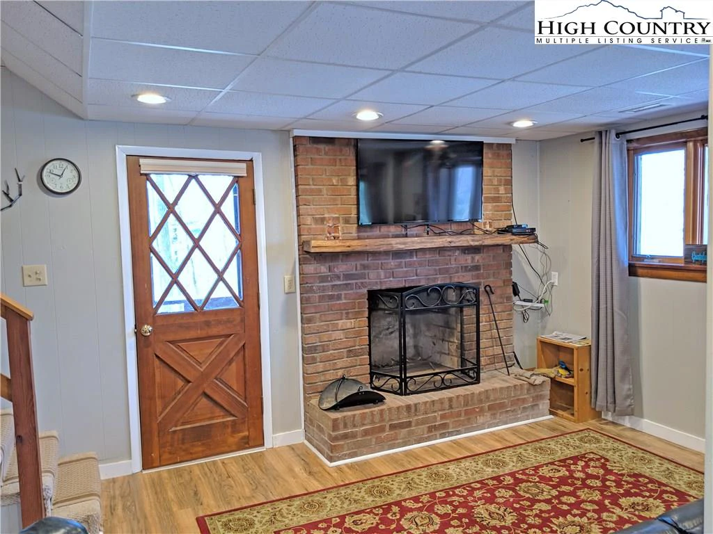 Image number 4 for the current listing