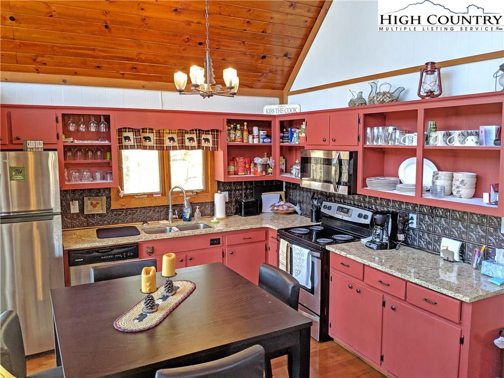 Image number 18 for the current listing
