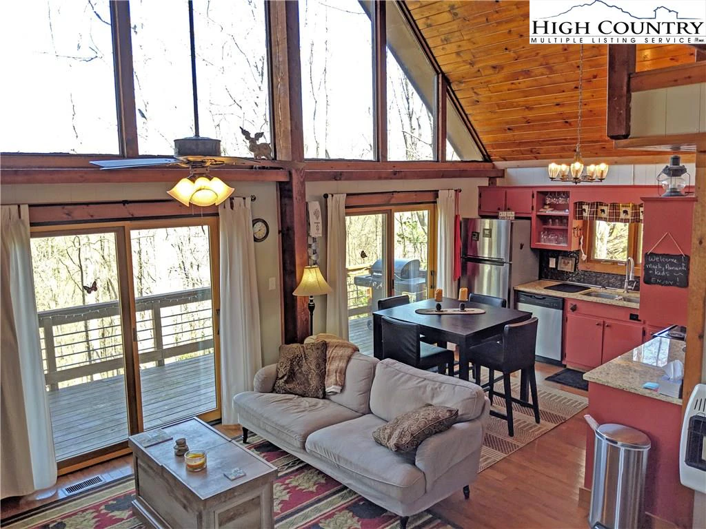 Image number 17 for the current listing