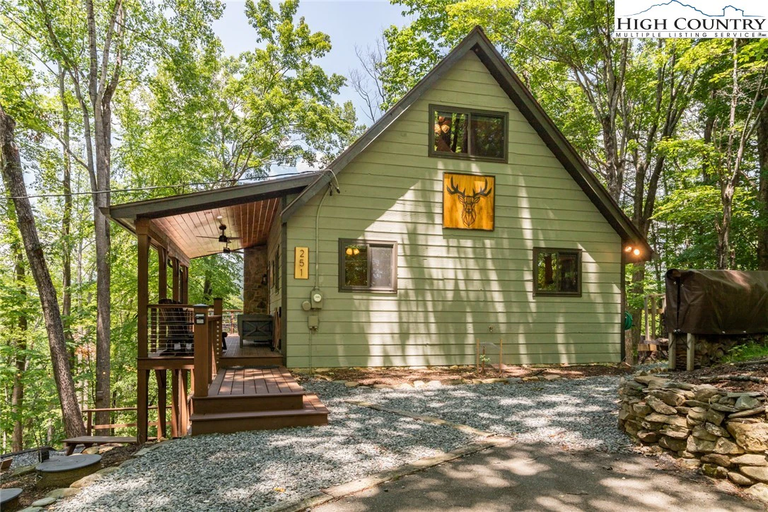 Image number 1 for the current listing