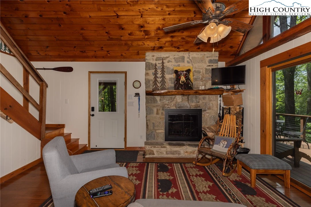 Image number 16 for the current listing