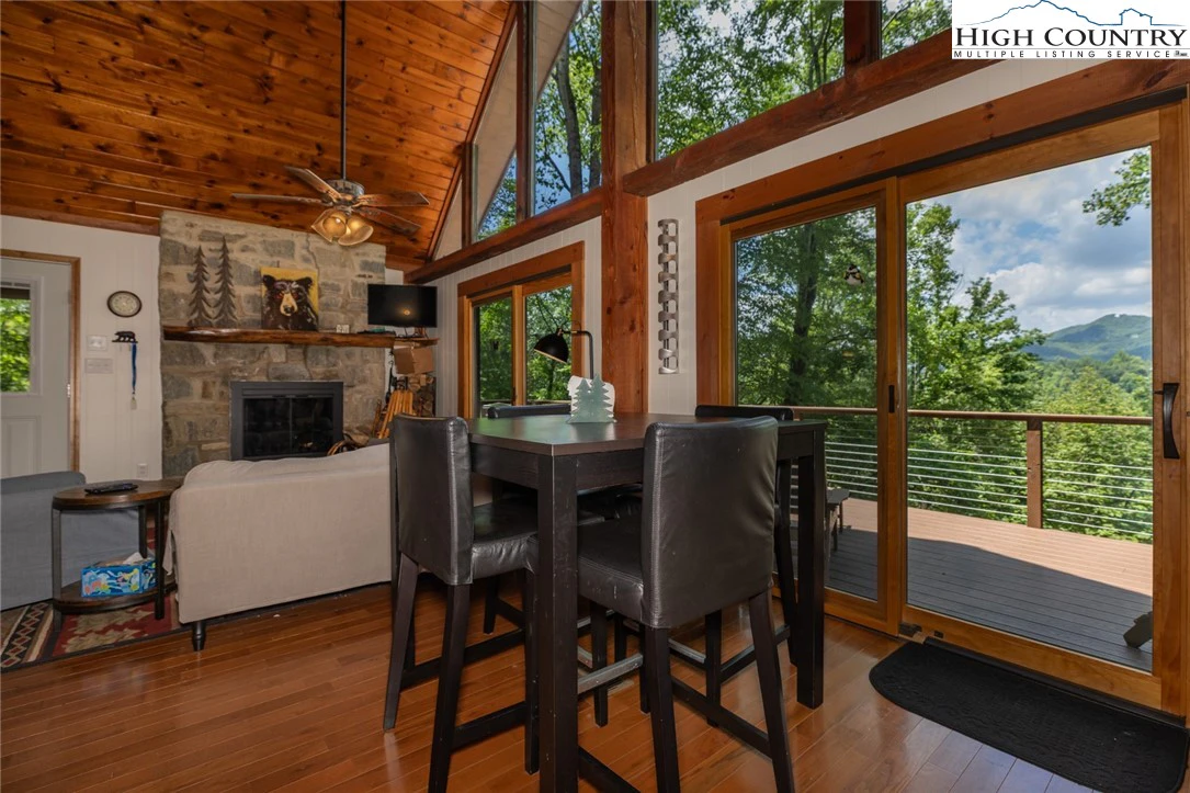 Image number 2 for the current listing