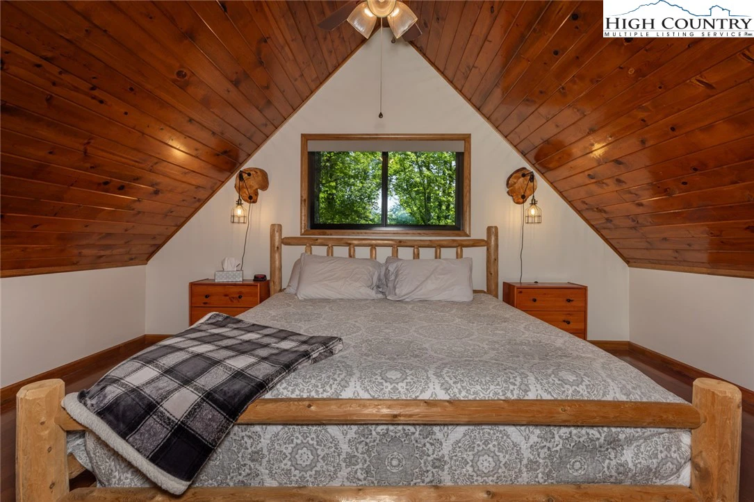 Image number 12 for the current listing