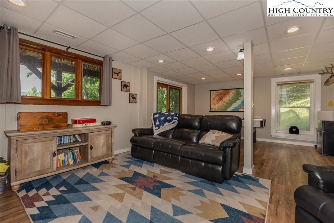 Image number 7 for the current listing