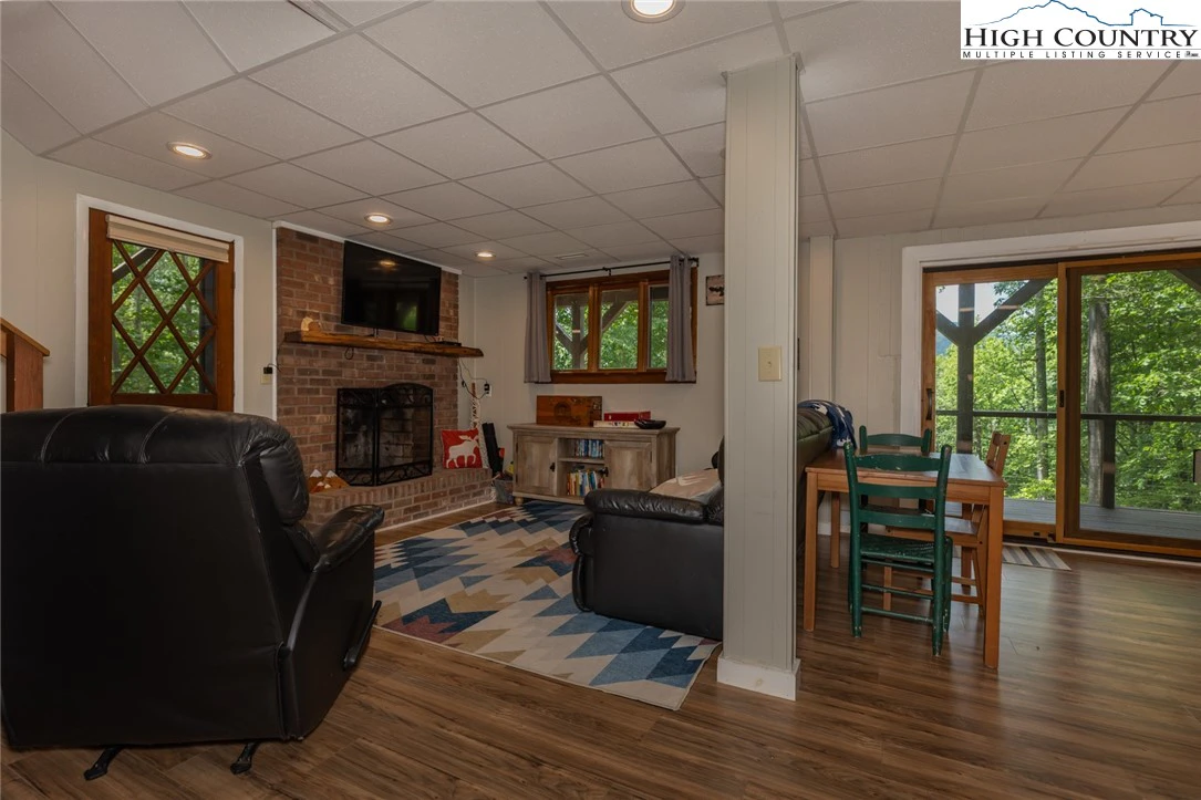 Image number 6 for the current listing