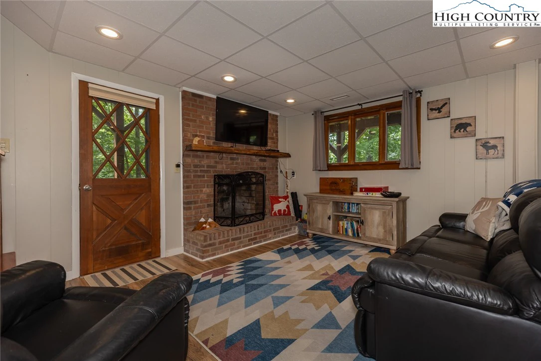 Image number 5 for the current listing