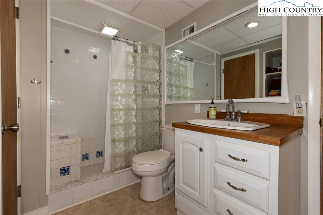 Image number 3 for the current listing