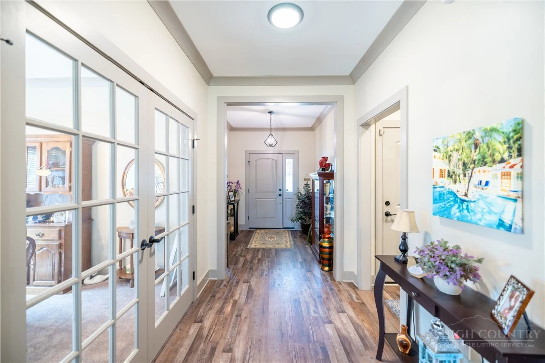 Image number 14 for the current listing