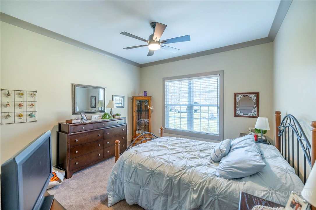 Image number 3 for the current listing