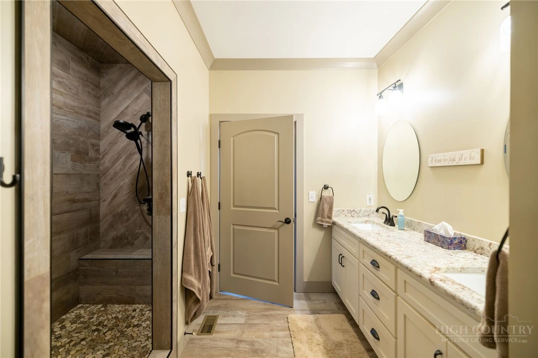 Image number 7 for the current listing