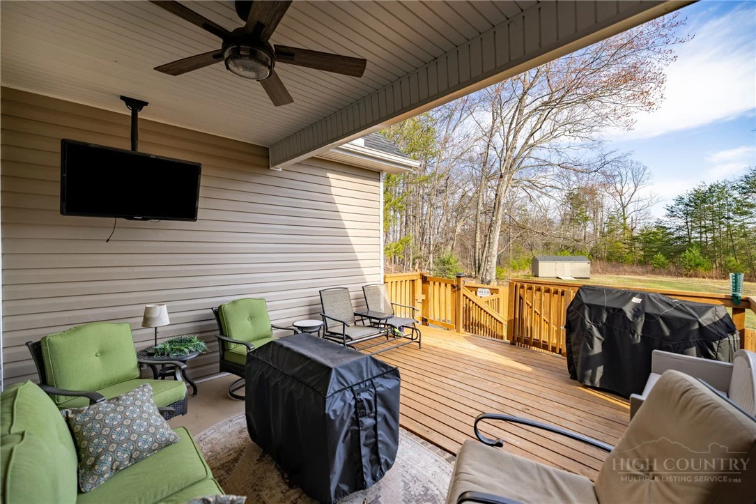 Image number 15 for the current listing
