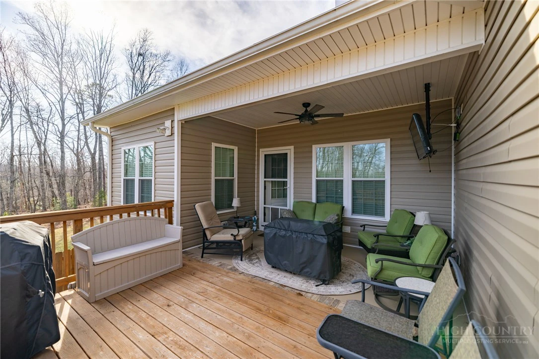 Image number 17 for the current listing