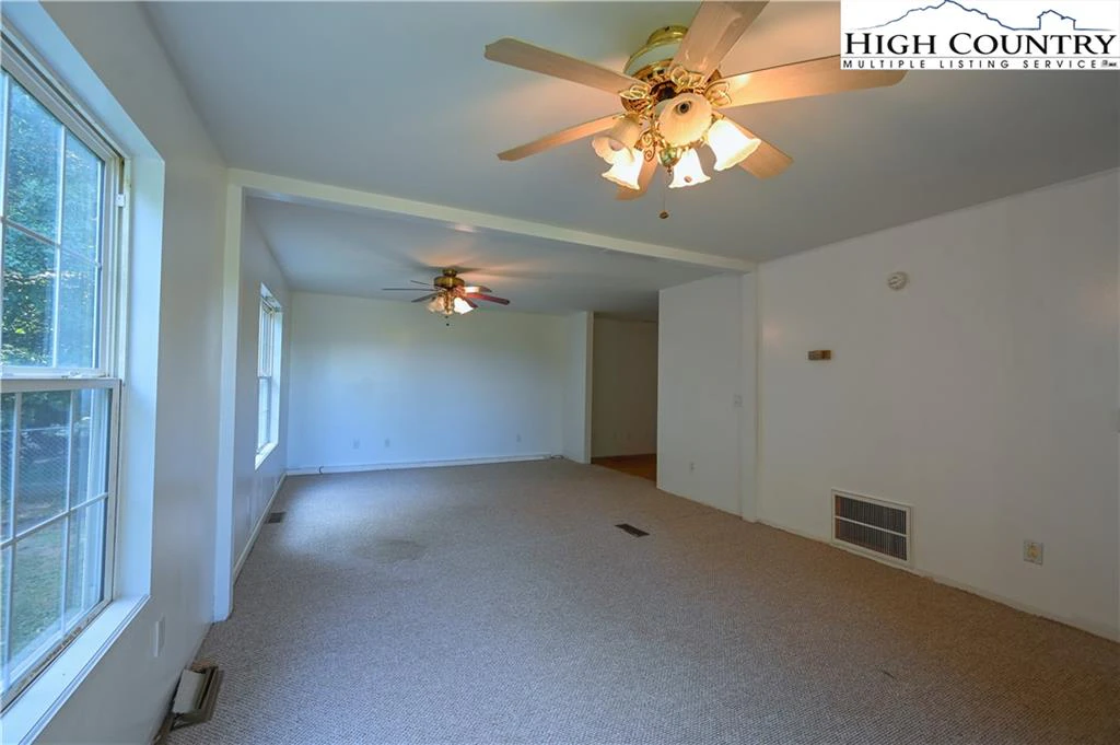 Image number 21 for the current listing
