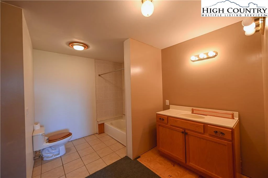 Image number 3 for the current listing