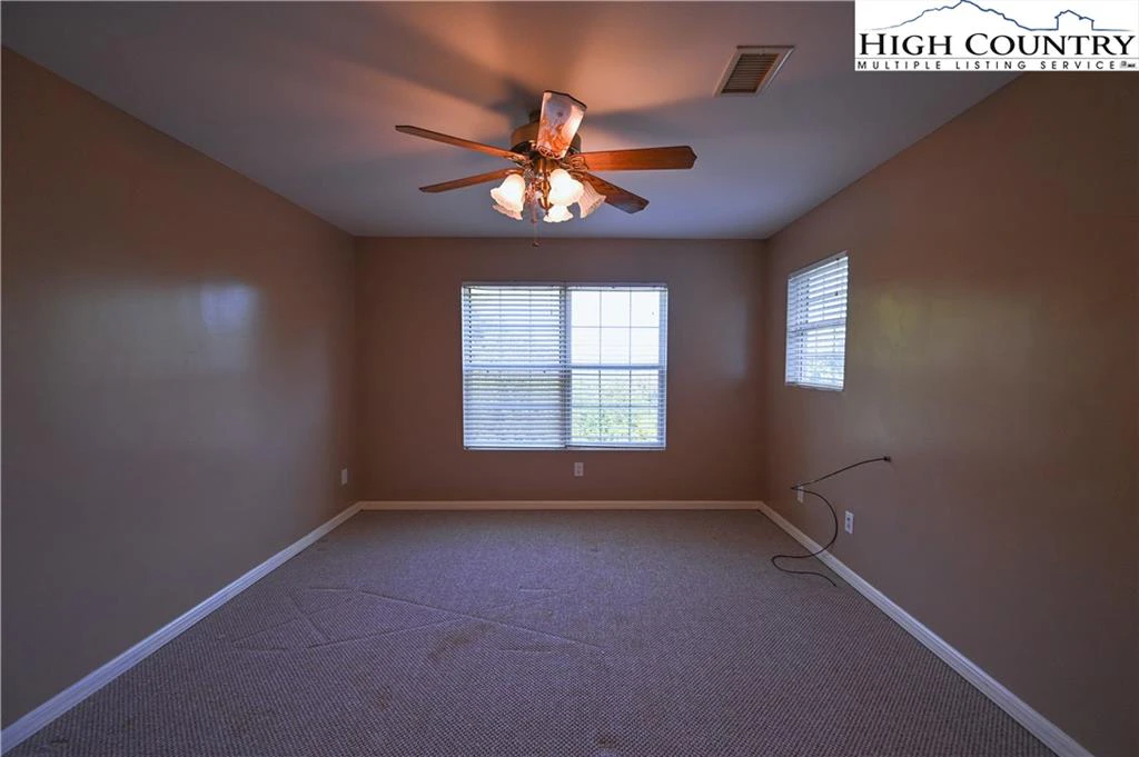 Image number 4 for the current listing