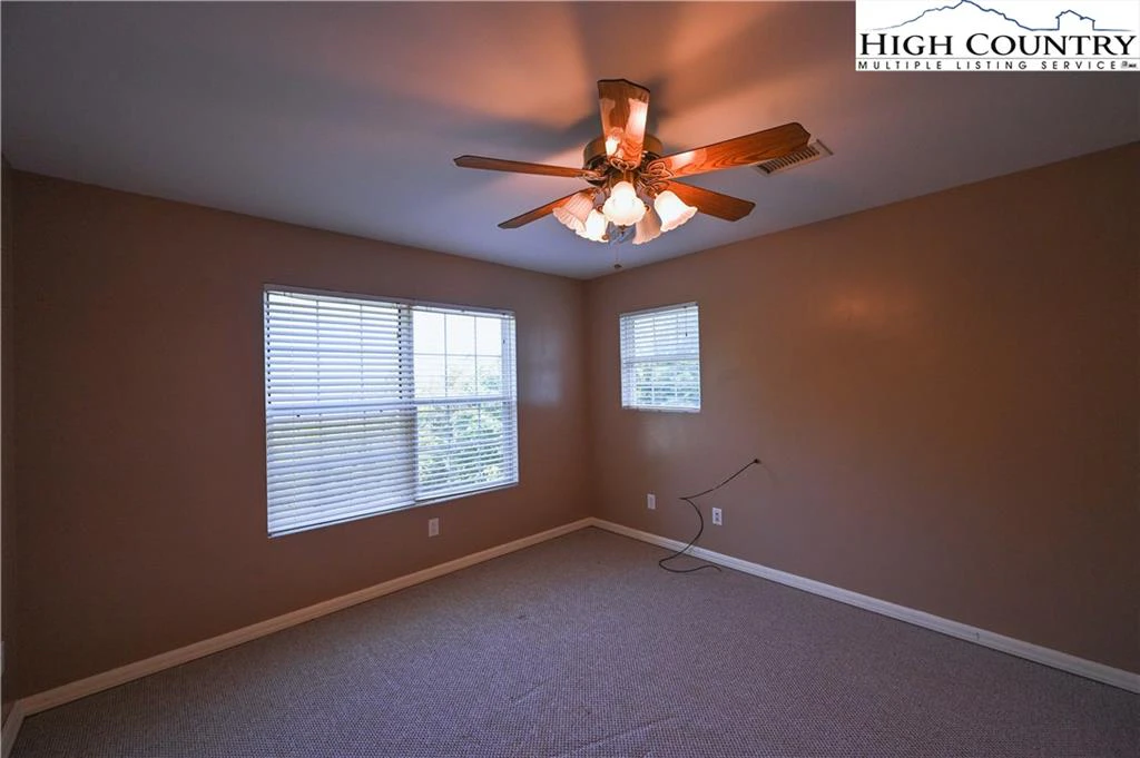 Image number 5 for the current listing