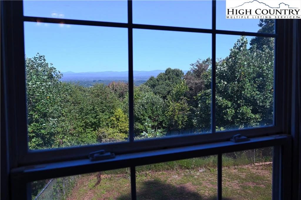 Image number 6 for the current listing