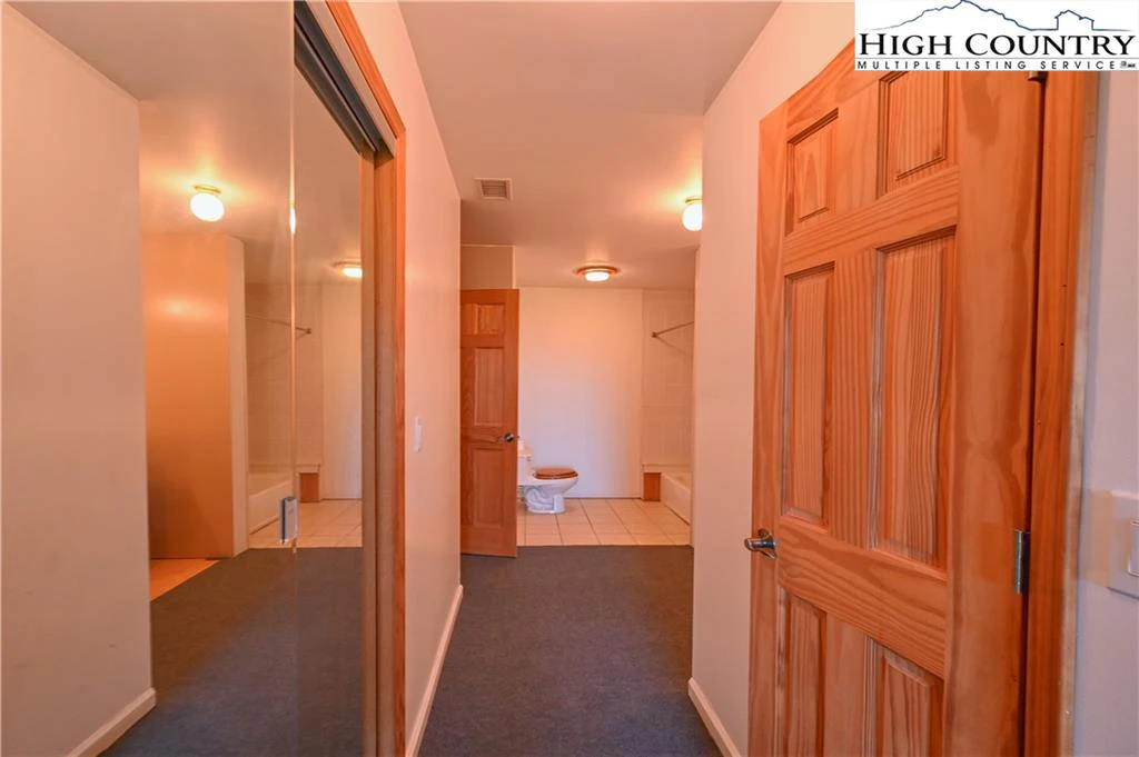 Image number 8 for the current listing