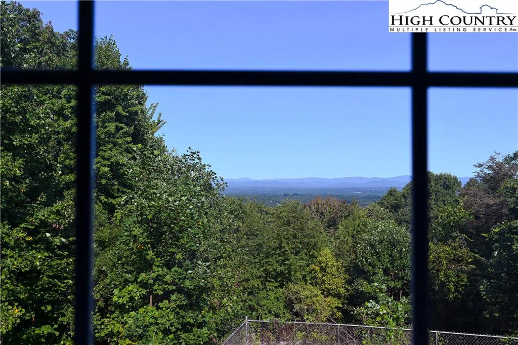 Image number 14 for the current listing