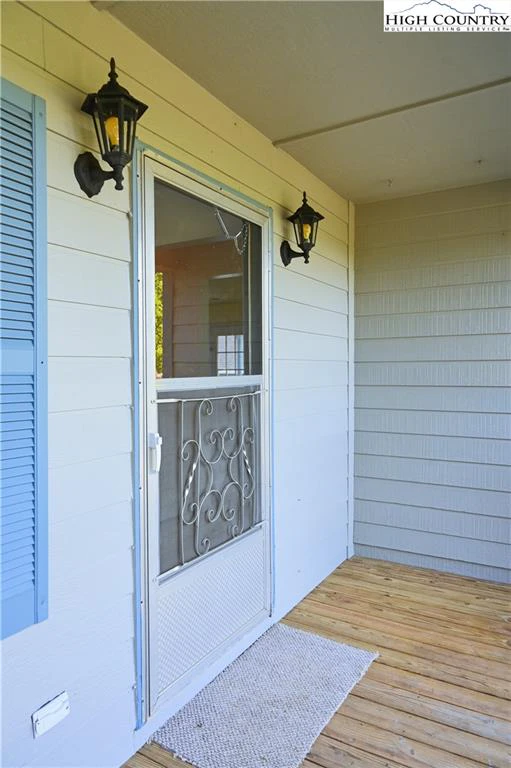Image number 15 for the current listing