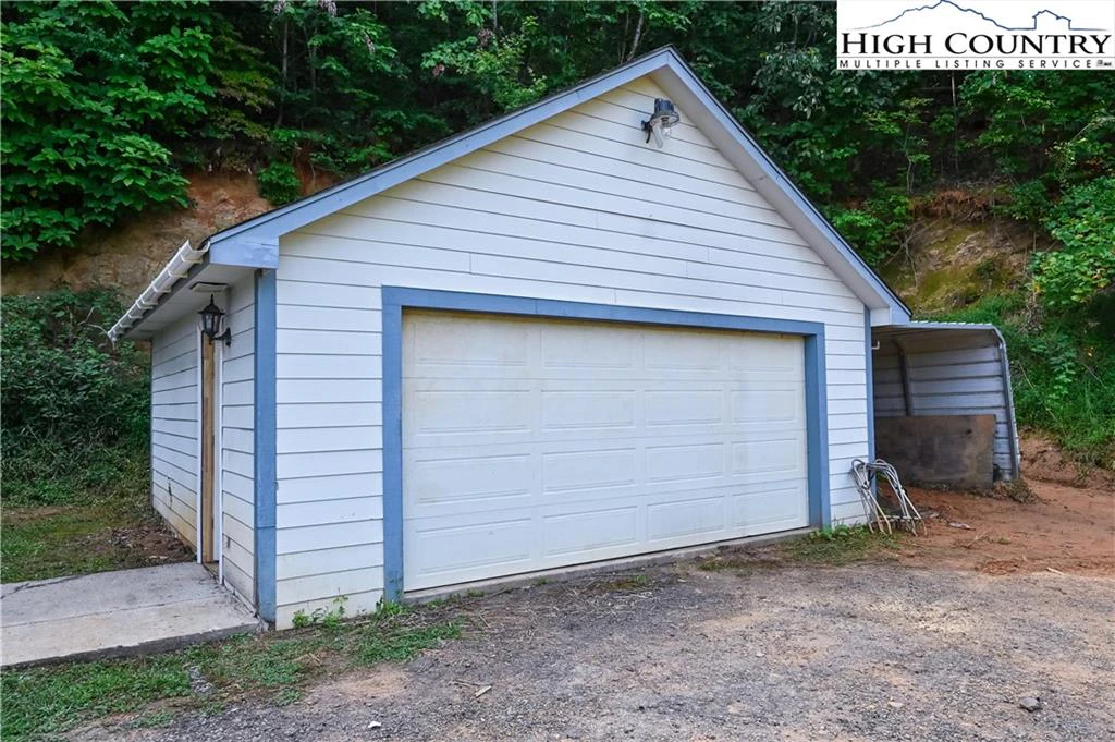 Image number 16 for the current listing