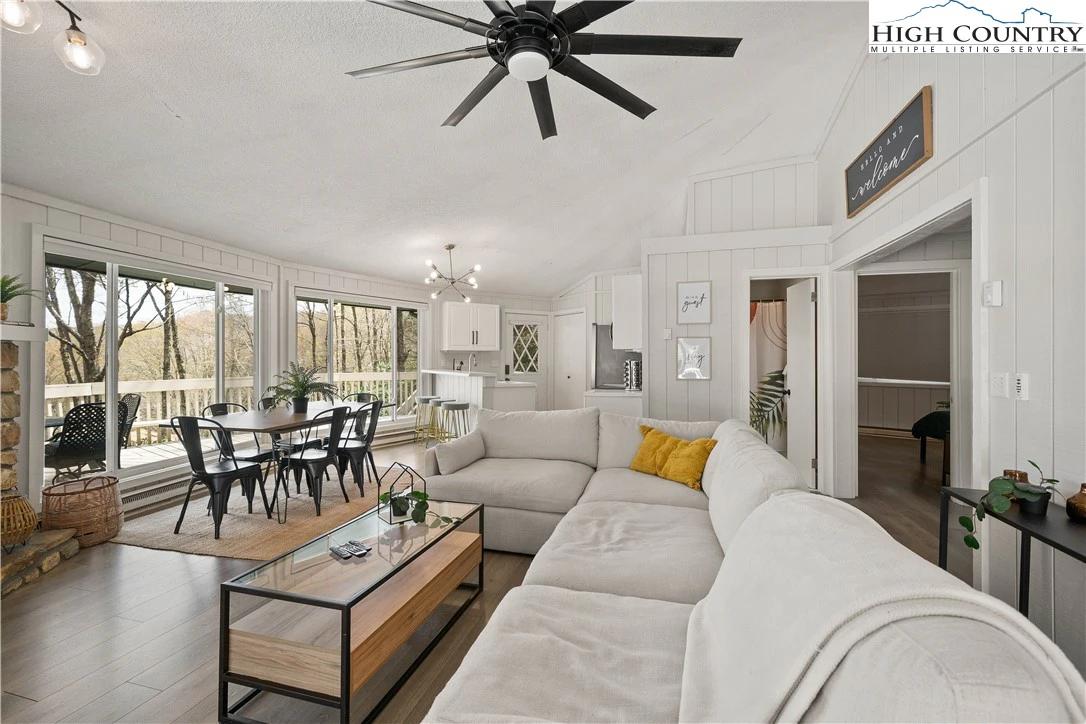 Image number 20 for the current listing