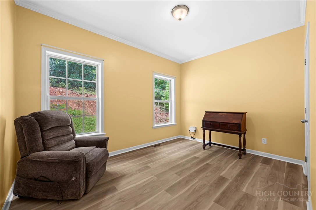 Image number 20 for the current listing