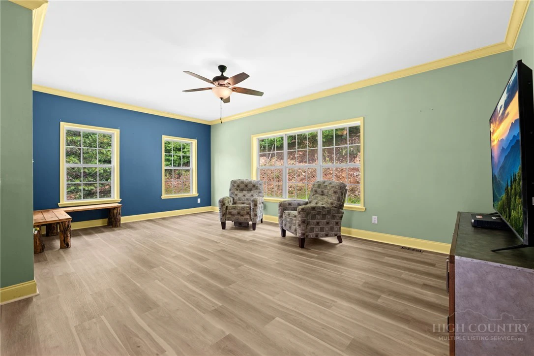 Image number 12 for the current listing