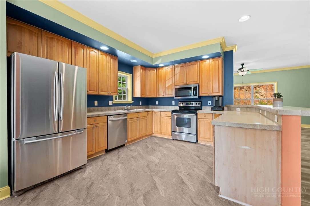 Image number 8 for the current listing