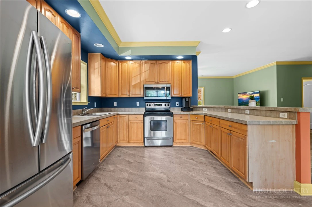 Image number 9 for the current listing
