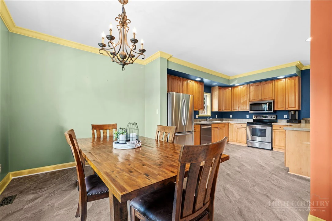 Image number 7 for the current listing