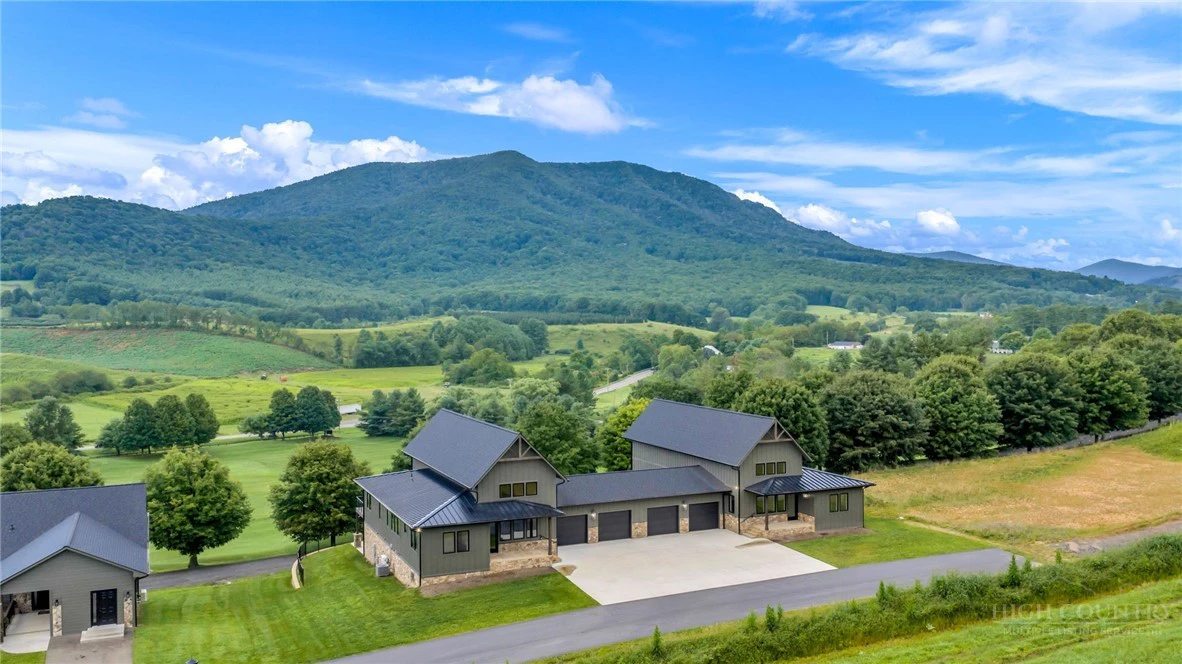 Image number 4 for the current listing
