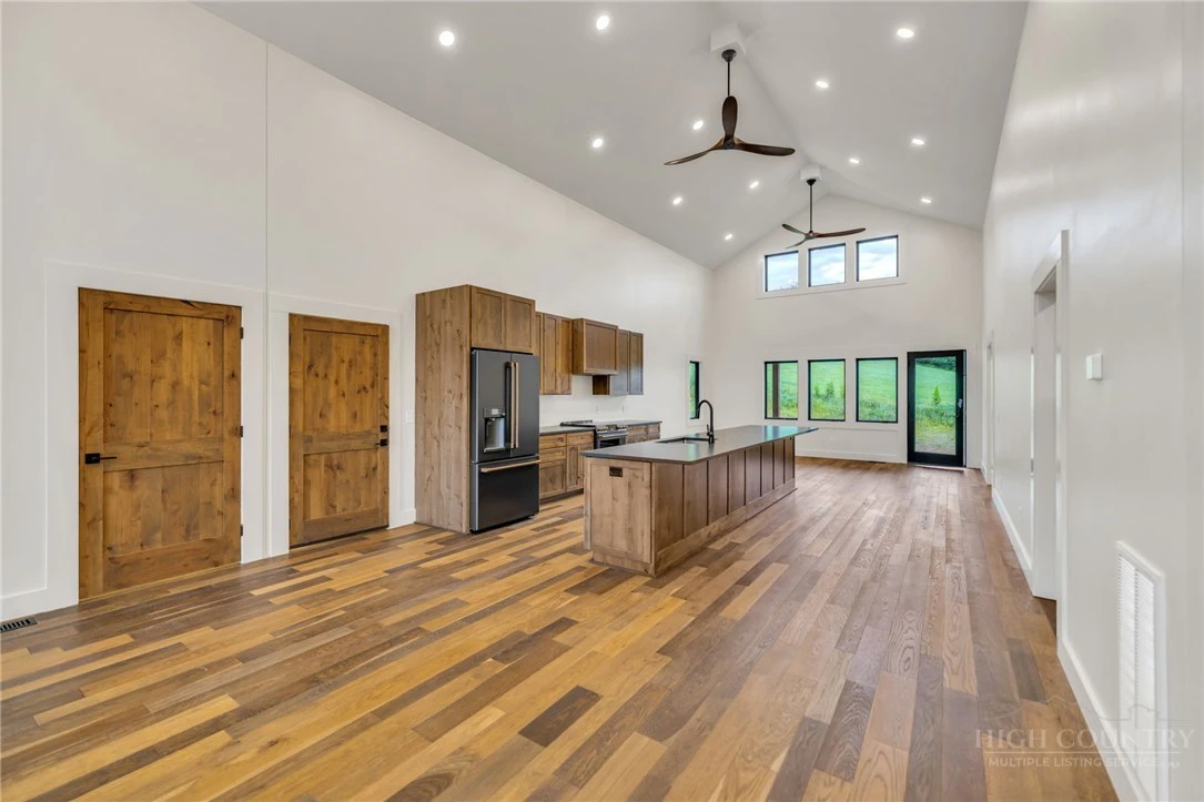 Image number 9 for the current listing