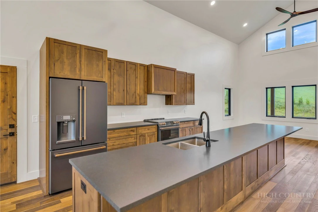 Image number 11 for the current listing