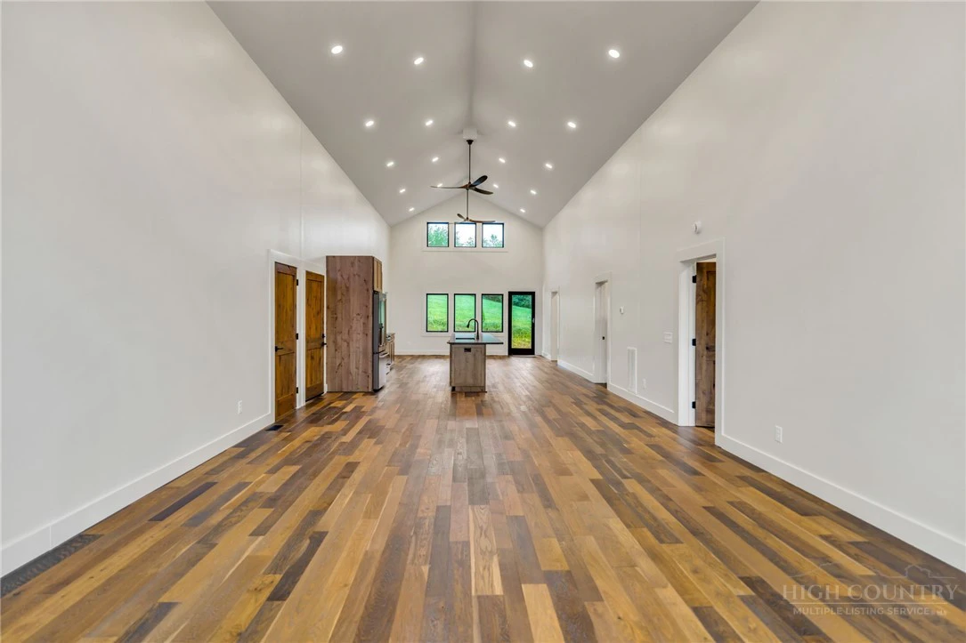 Image number 10 for the current listing