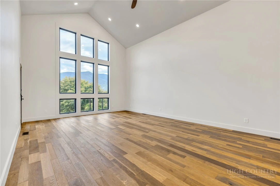 Image number 7 for the current listing