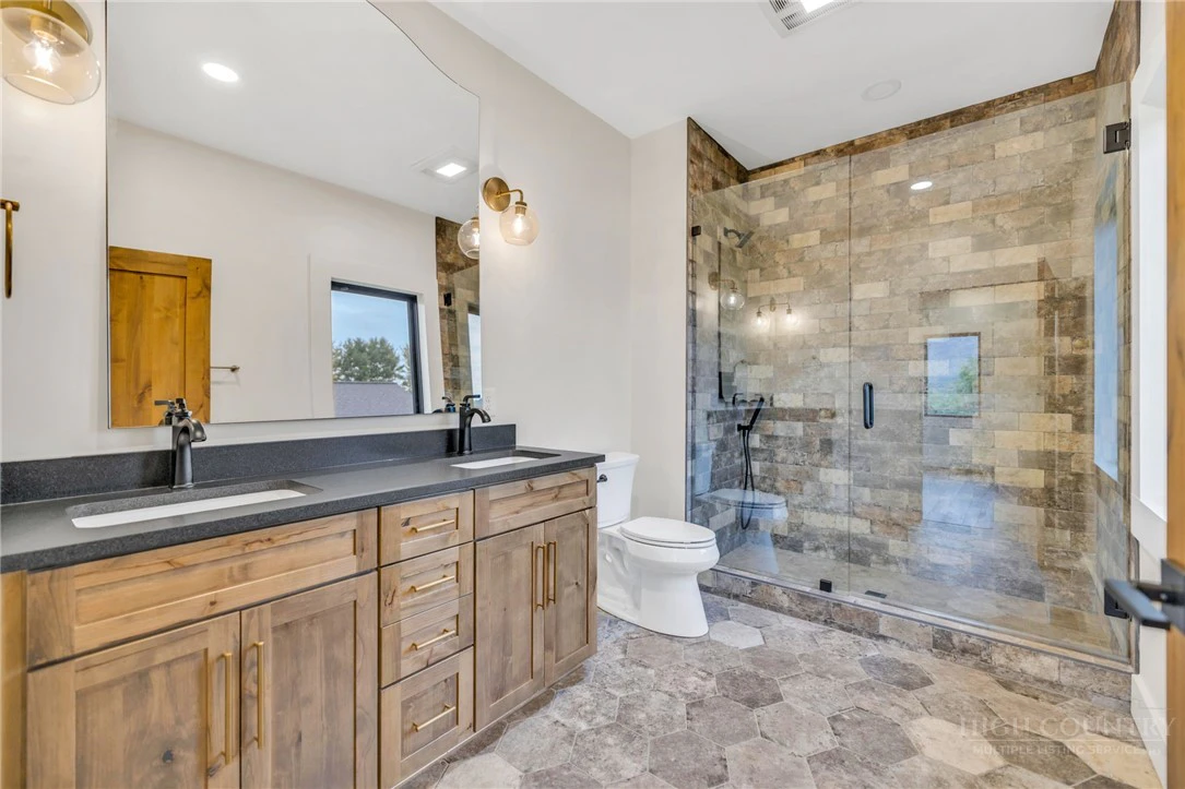 Image number 21 for the current listing