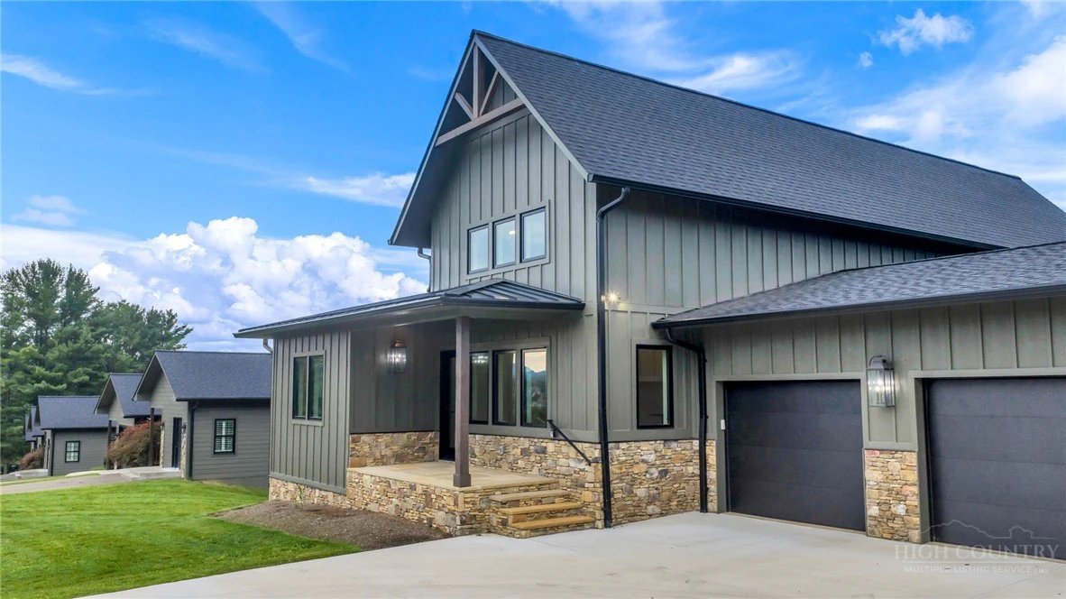 Image number 1 for the current listing