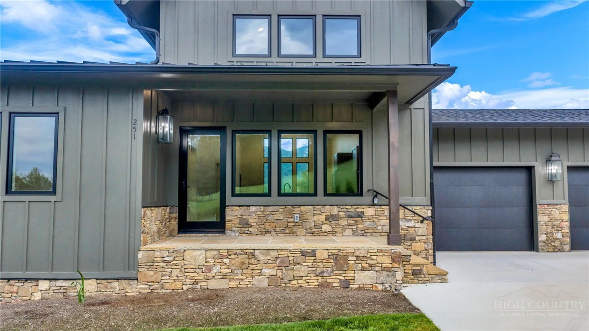 Image number 2 for the current listing