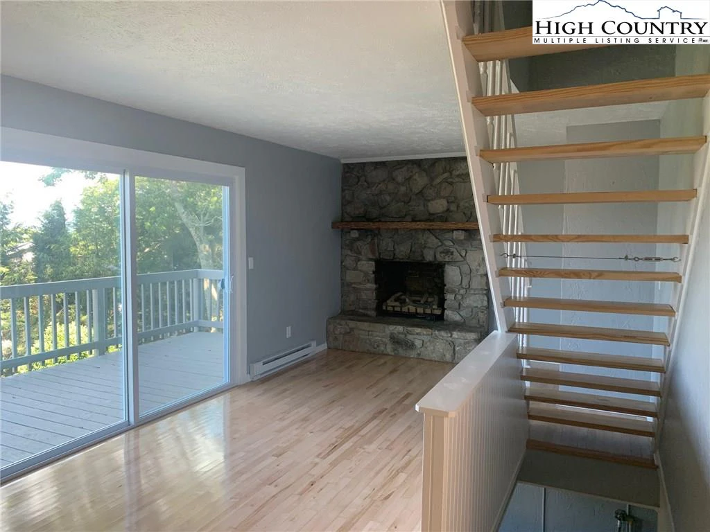 Image number 18 for the current listing