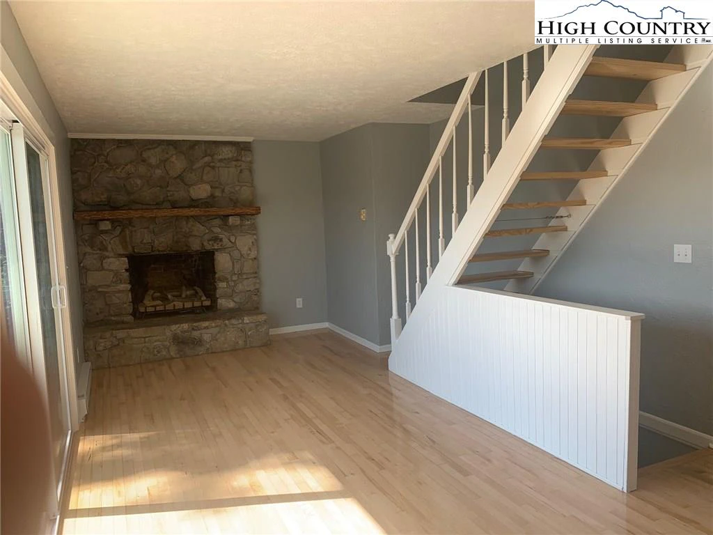 Image number 16 for the current listing