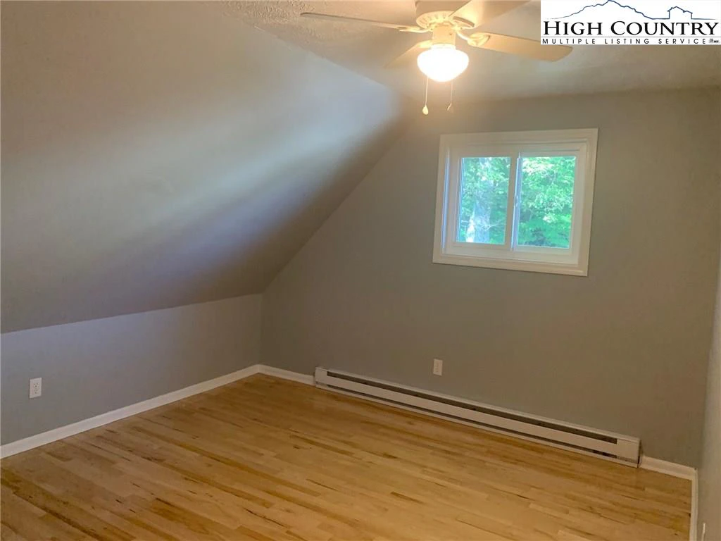 Image number 8 for the current listing