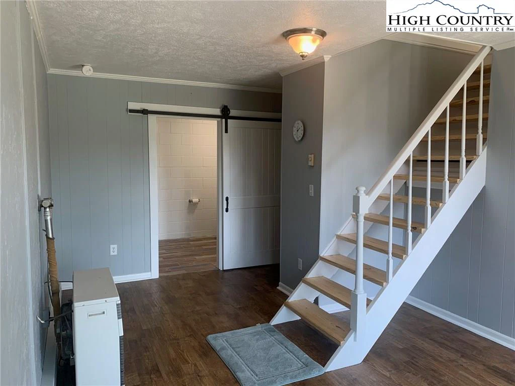Image number 6 for the current listing