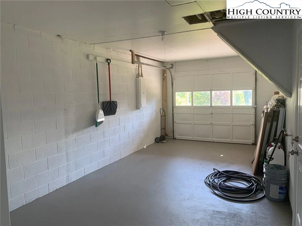 Image number 3 for the current listing