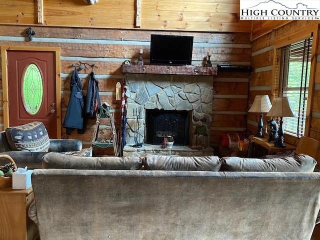 Image number 18 for the current listing