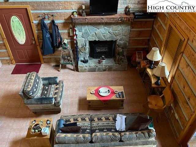 Image number 17 for the current listing