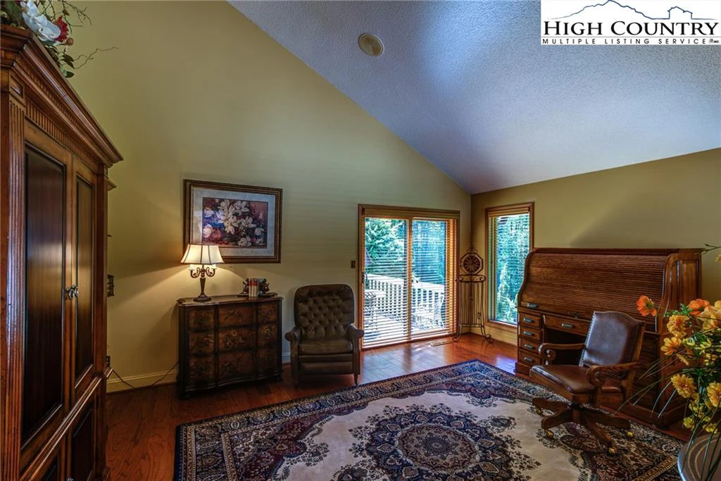 Image number 7 for the current listing