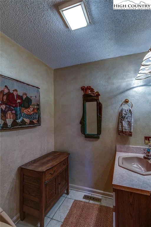Image number 8 for the current listing