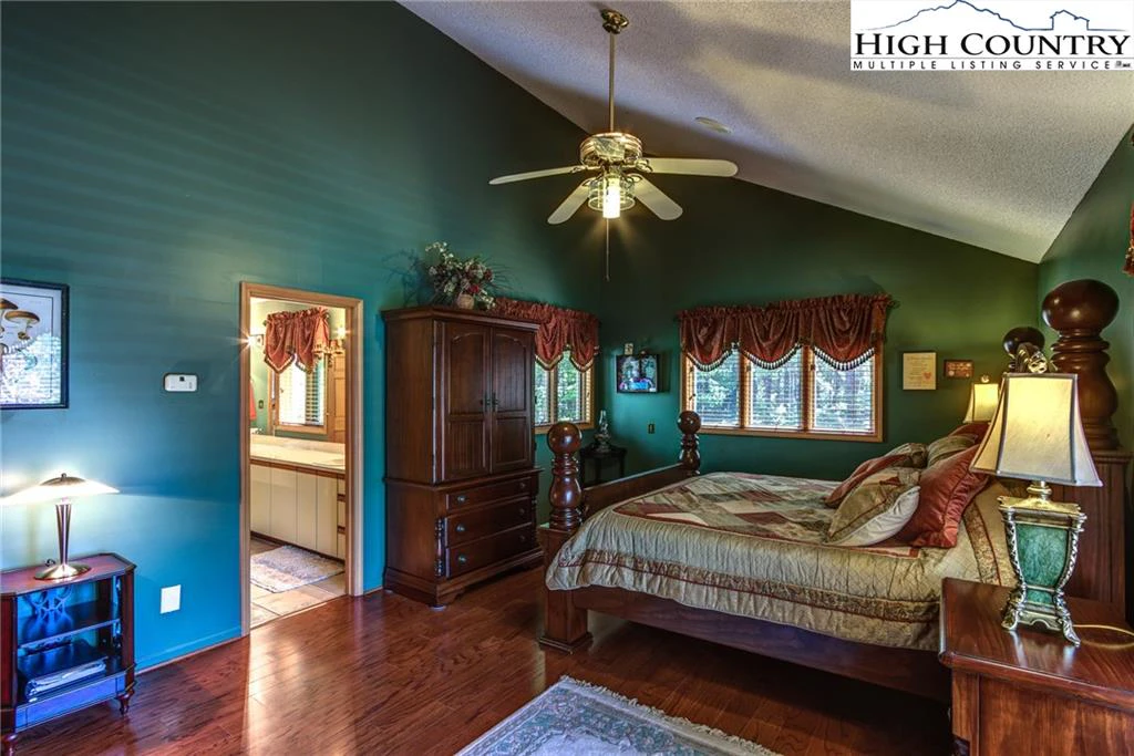 Image number 10 for the current listing